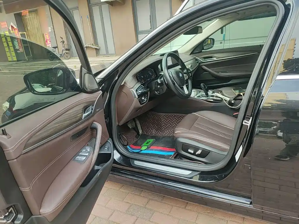BMW 5 Series — миниатюра 16
