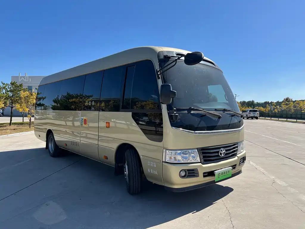 Toyota Coaster — миниатюра 3