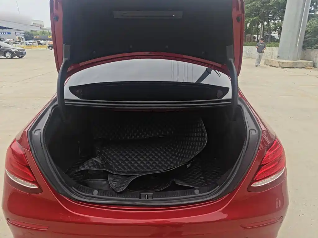 Mercedes-Benz E-Class — миниатюра 19