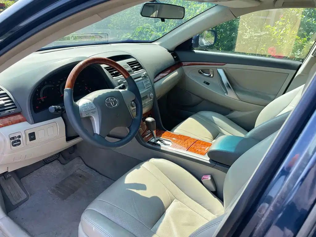 Toyota Camry — миниатюра 13