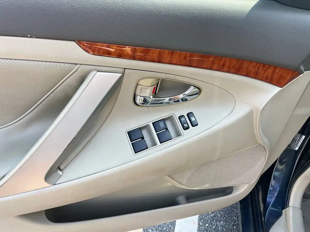 Toyota Camry — миниатюра 12