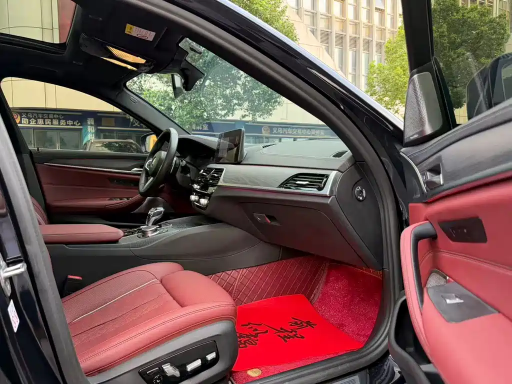 BMW 5 Series — миниатюра 6