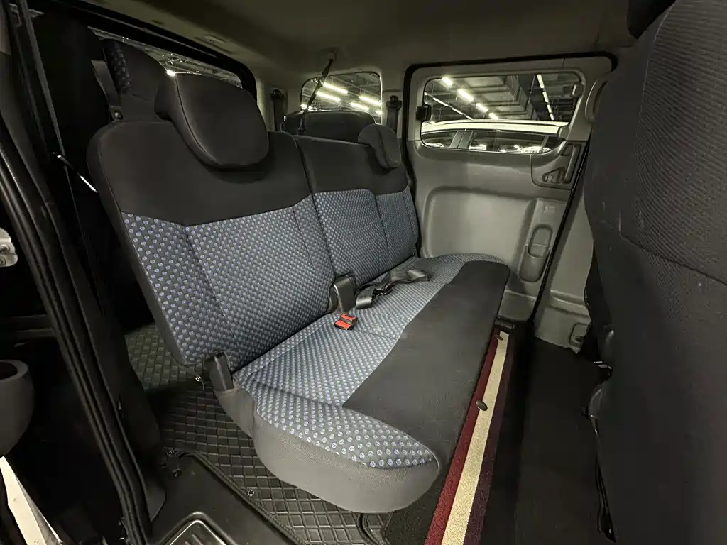 Nissan NV200 — миниатюра 12