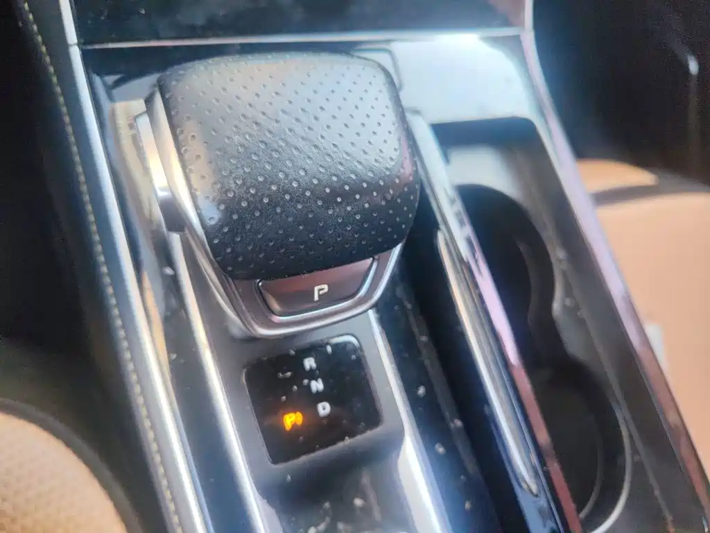 Roewe i6 MAX New Energy — миниатюра 7