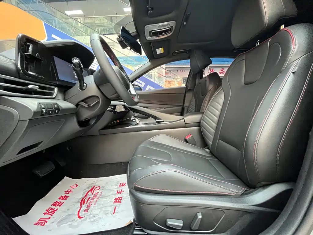 Hyundai Elantra — миниатюра 9