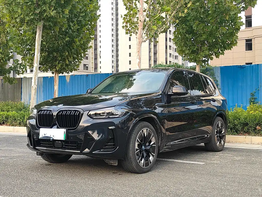 BMW iX3 2024
