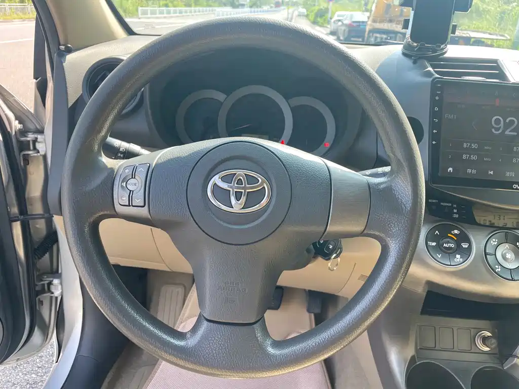 Toyota RAV4 — миниатюра 19
