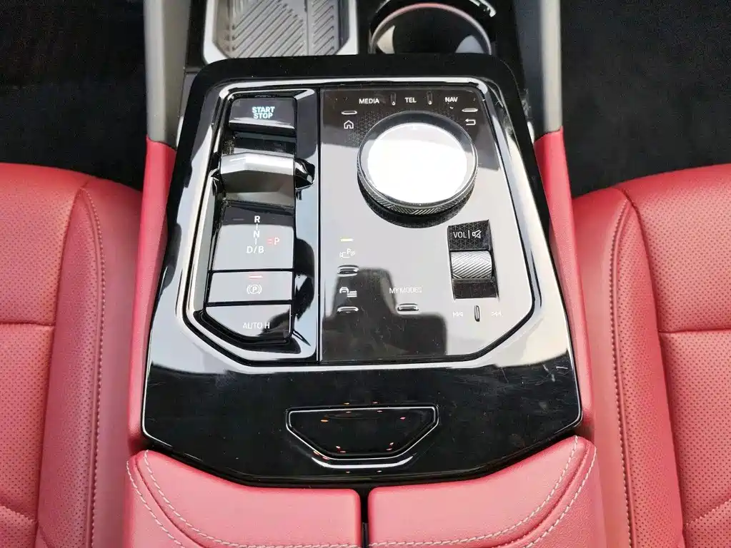 BMW i5 — миниатюра 11