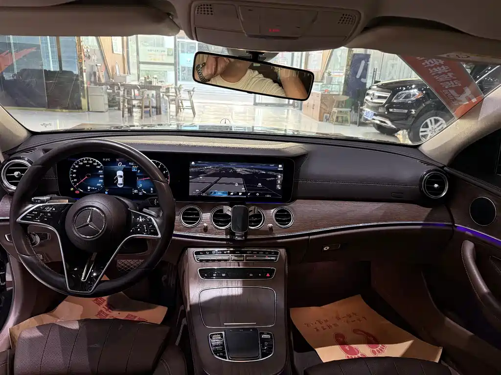 Mercedes-Benz E-Class — миниатюра 5