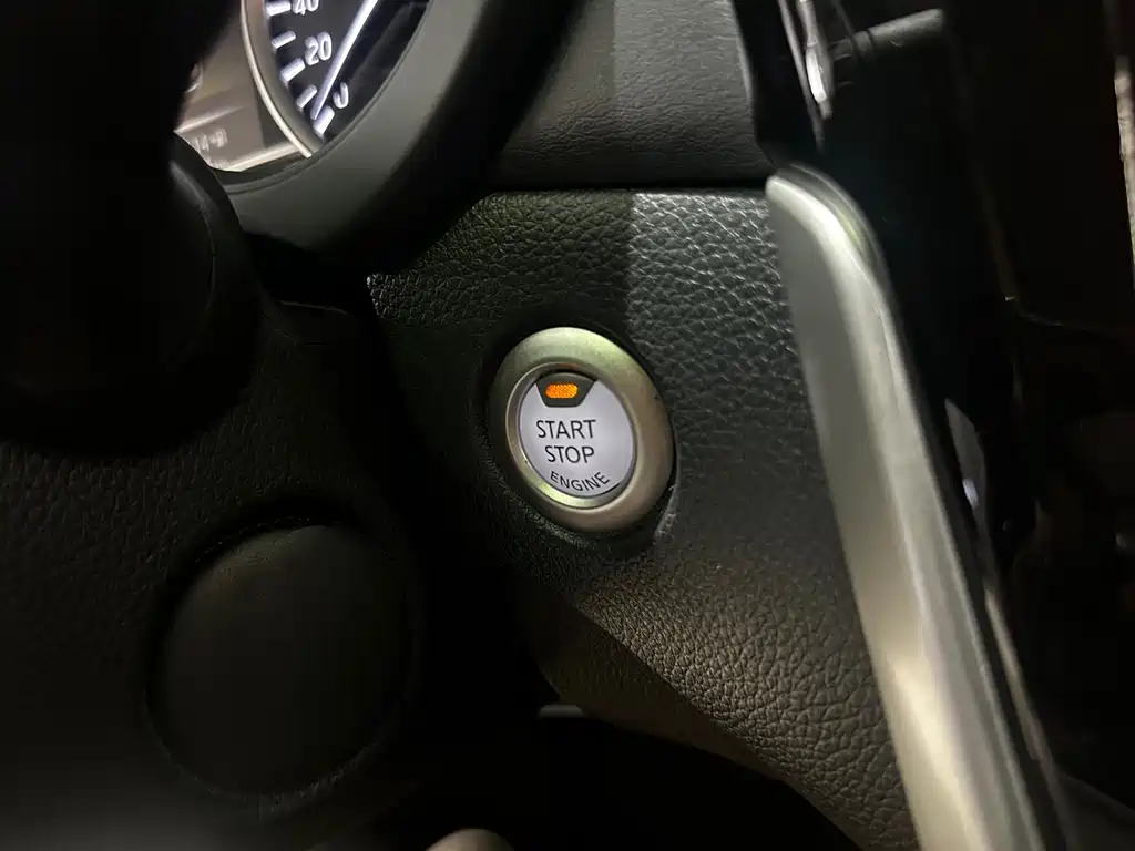 Nissan Tiida — миниатюра 5