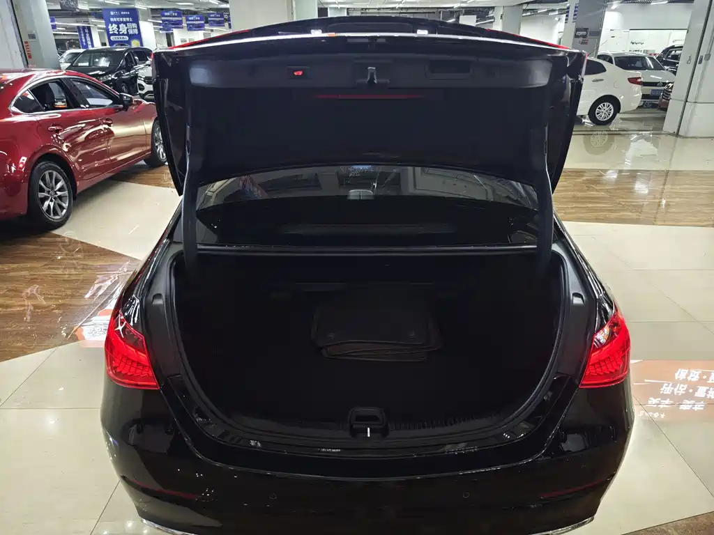 Mercedes-Benz C-Class — миниатюра 12