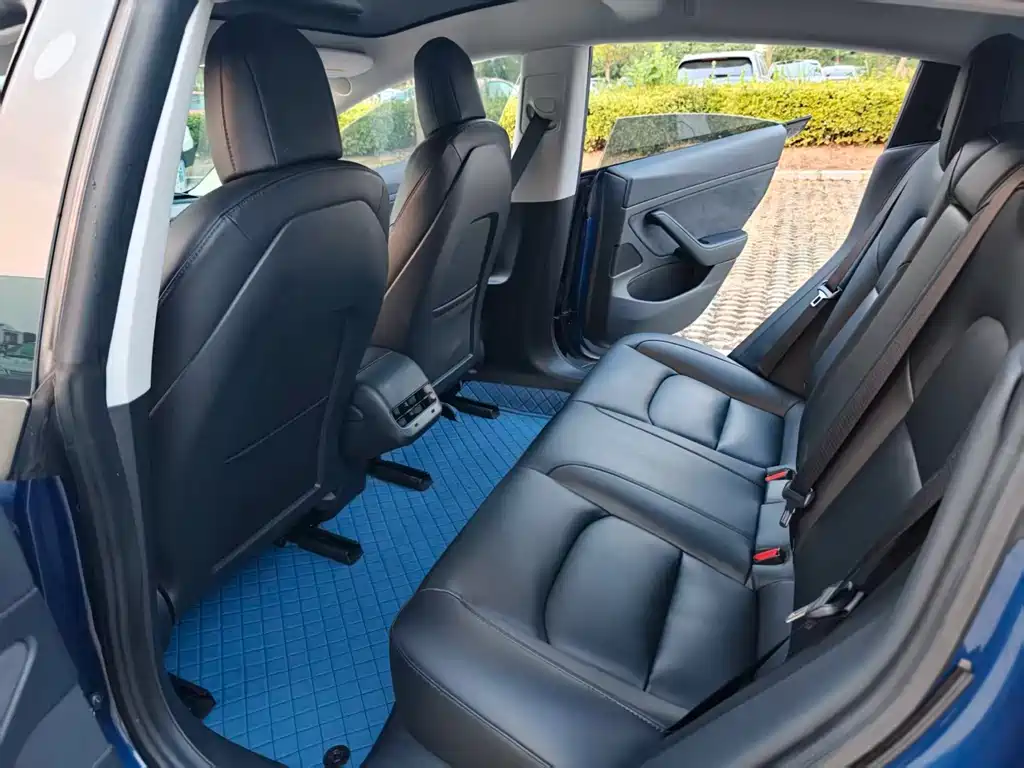 Tesla Model 3 — миниатюра 10
