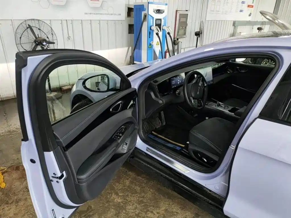 BYD Seal 2025 650