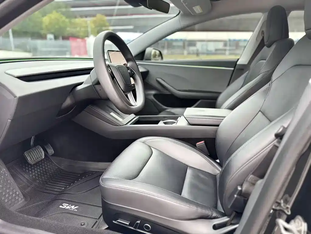 Tesla Model 3 — миниатюра 5