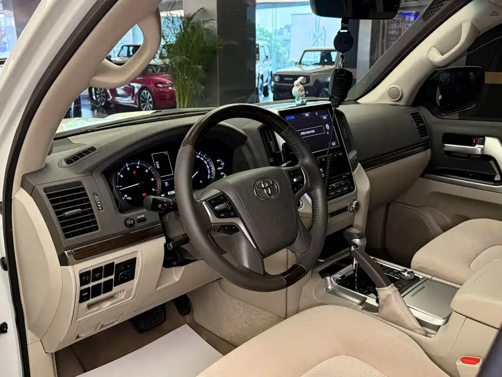 Toyota Land Cruiser — миниатюра 6