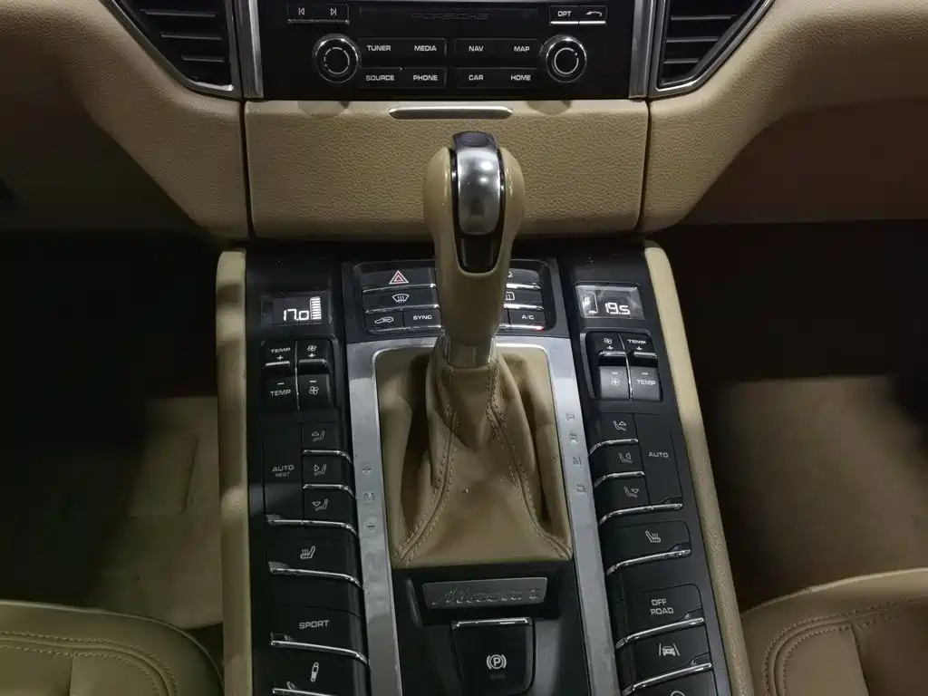 Porsche Macan — миниатюра 13