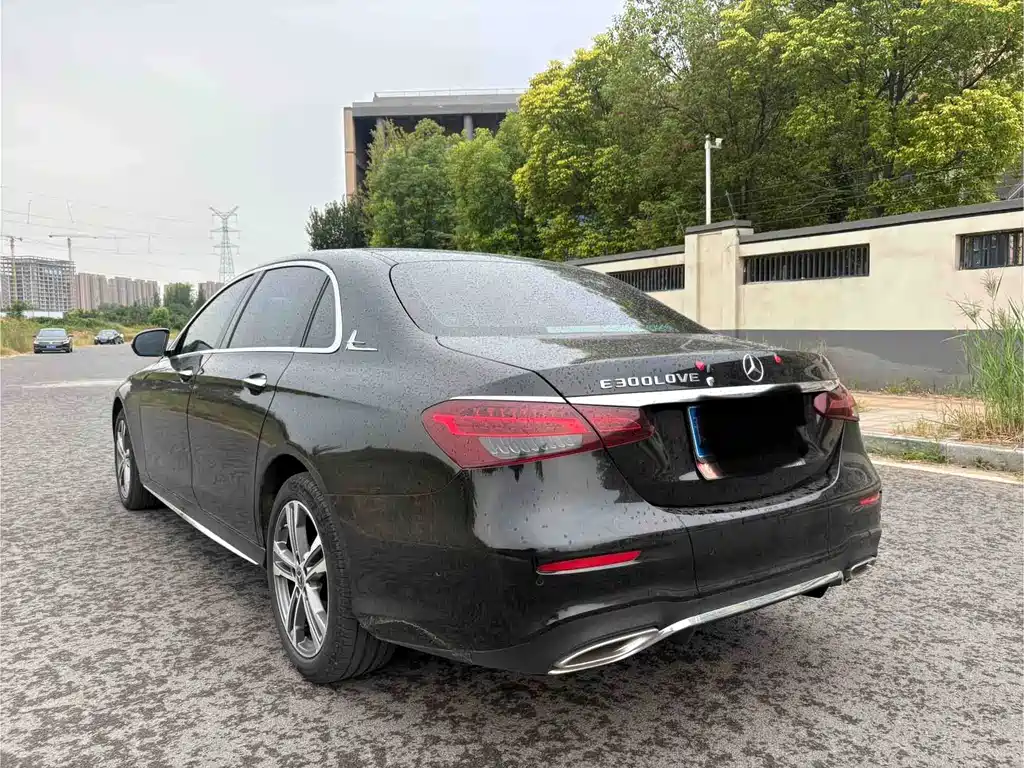 Mercedes-Benz E-Class — миниатюра 4