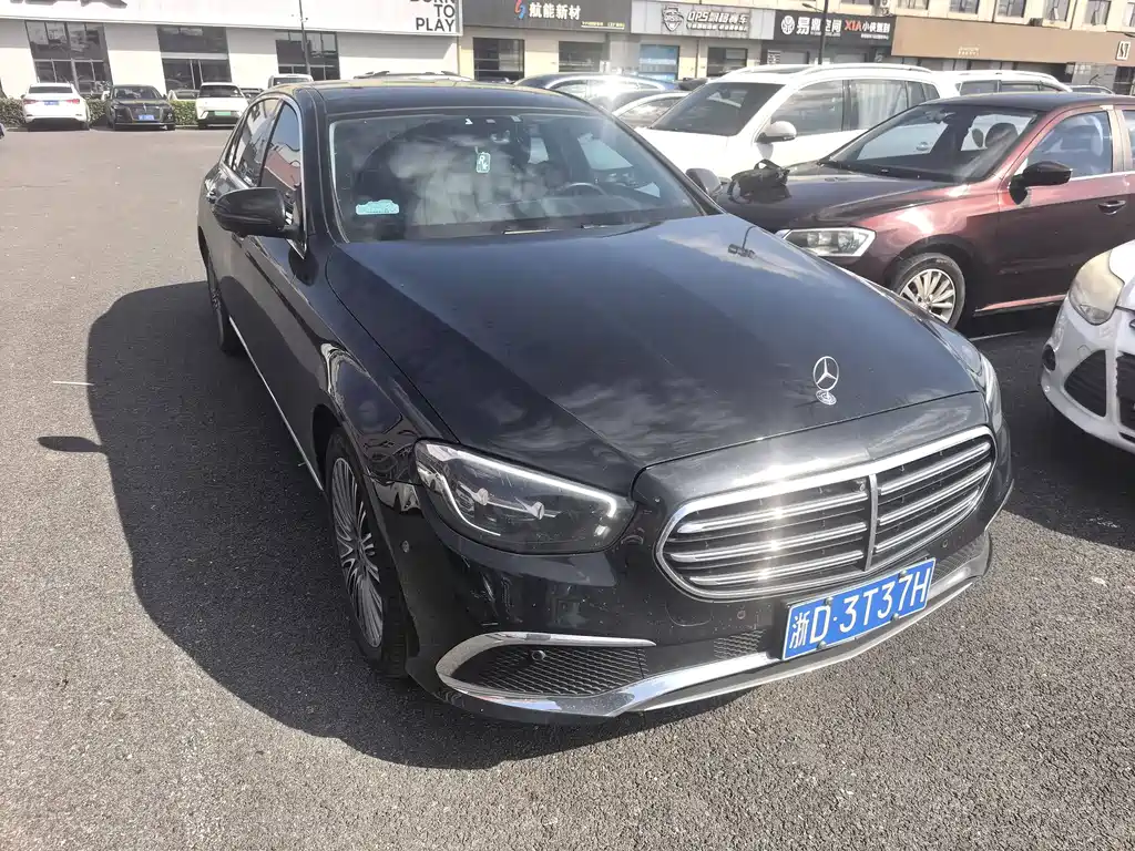 Mercedes-Benz E-Class — миниатюра 3