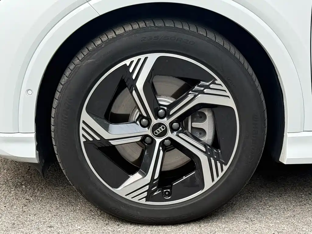 Audi Q4 e-tron 2023 40 e-tron
