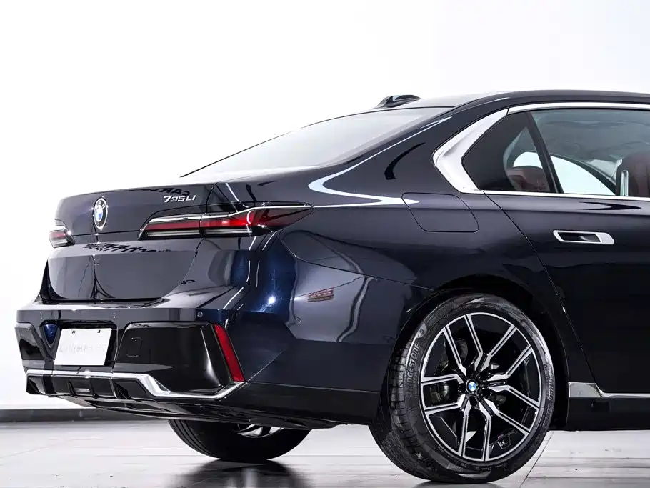 BMW 7 Series — миниатюра 9