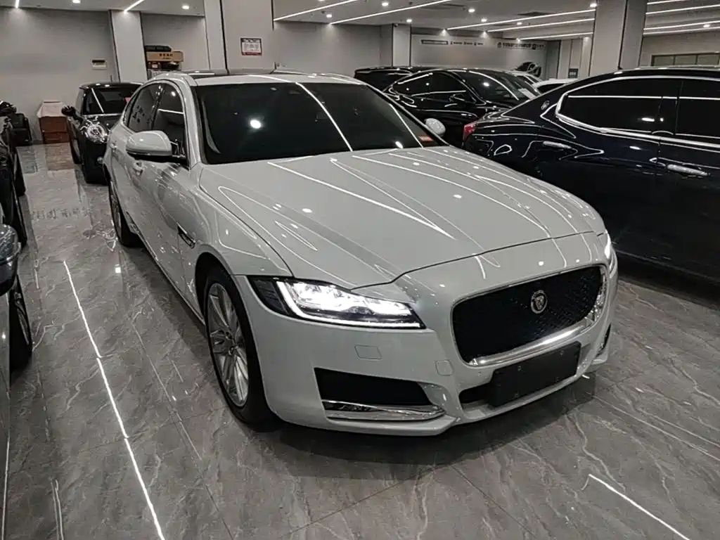 Jaguar XFL — миниатюра 4
