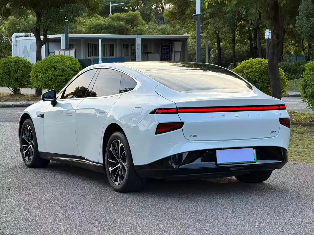 XPeng P7 — миниатюра 17
