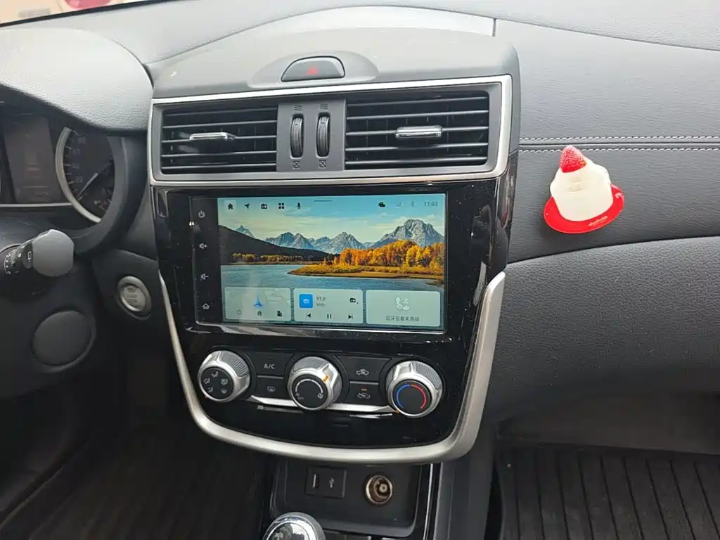 Nissan Tiida — миниатюра 13