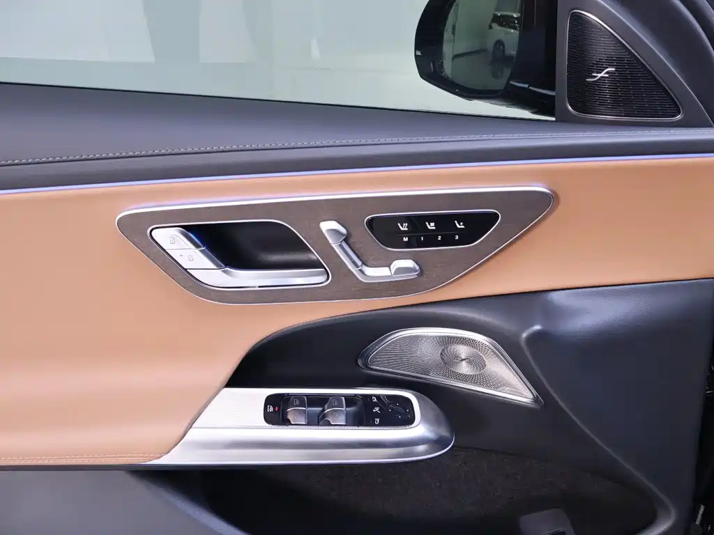 Mercedes-Benz E-Class — миниатюра 17