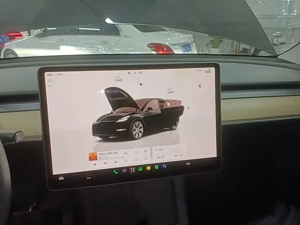 Tesla Model Y — миниатюра 13