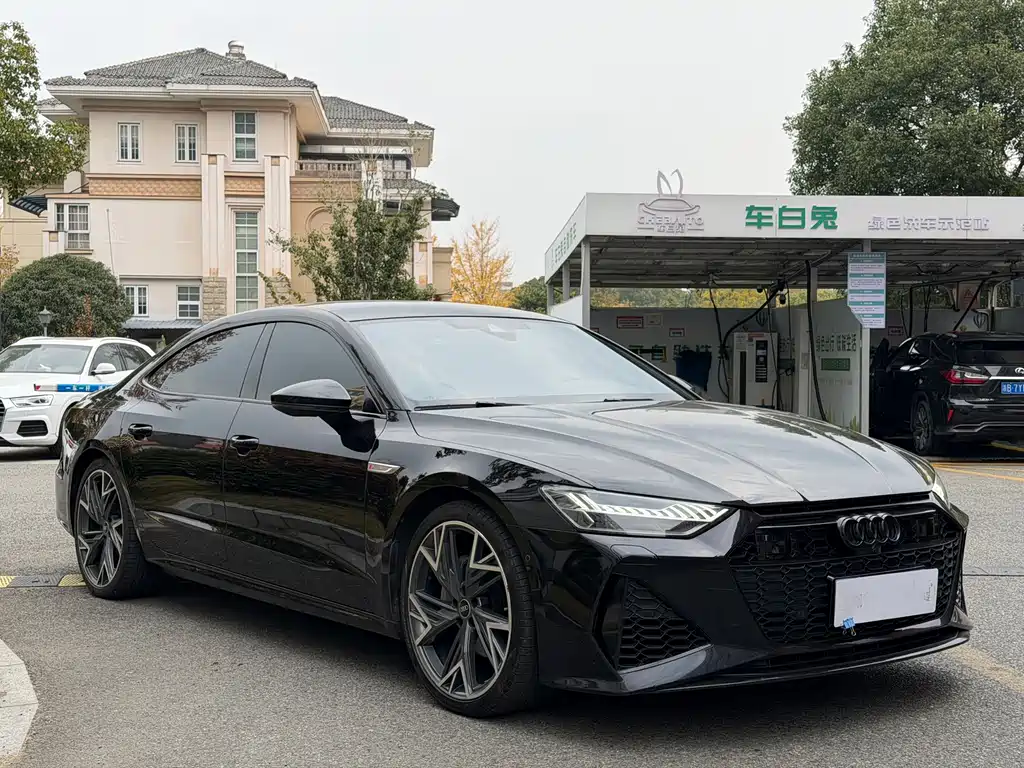 Audi A7L 2022 45 TFSI quattro S-line
