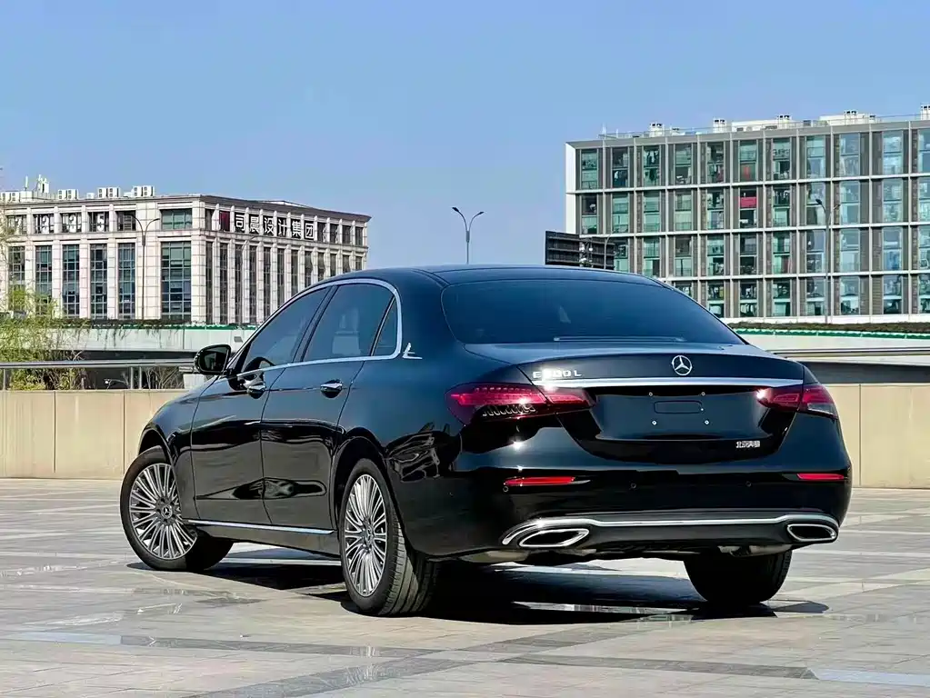 Mercedes-Benz E-Class — миниатюра 4