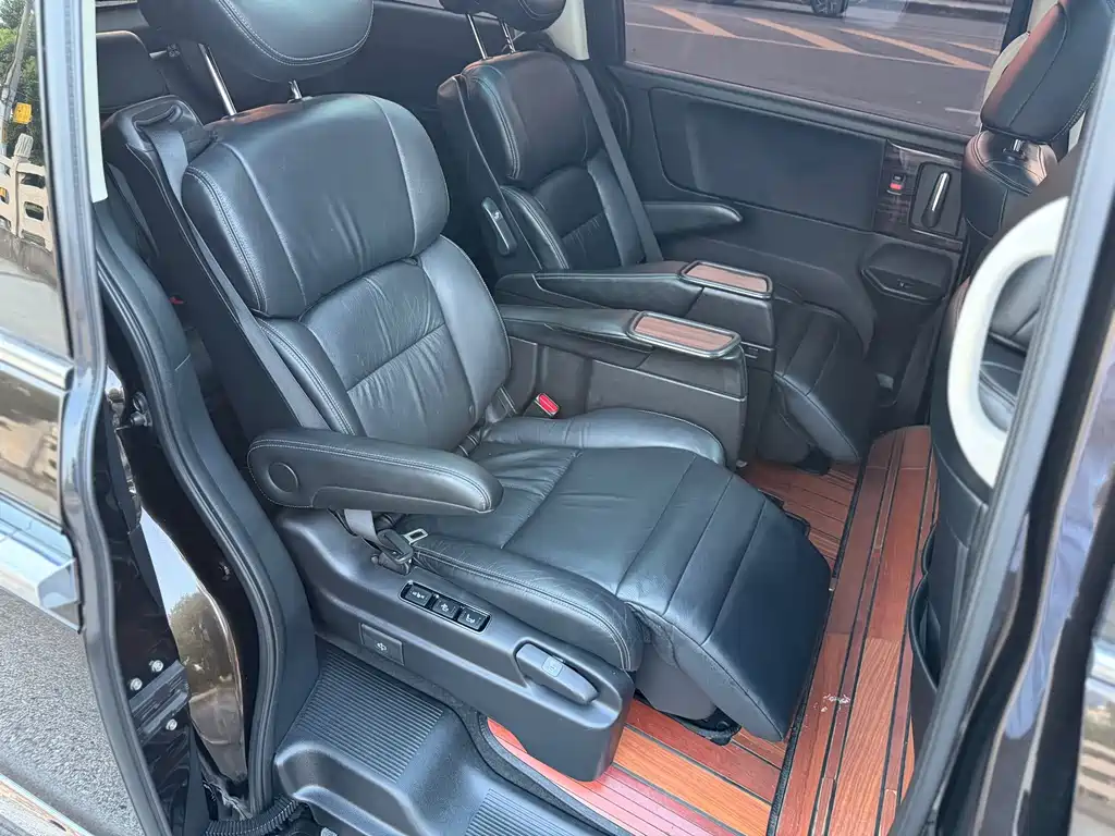 Honda Elysion — миниатюра 19