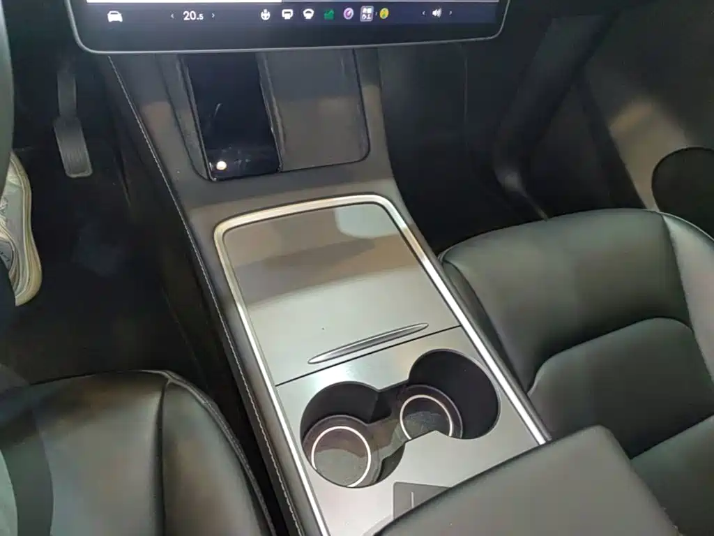 Tesla Model Y — миниатюра 14
