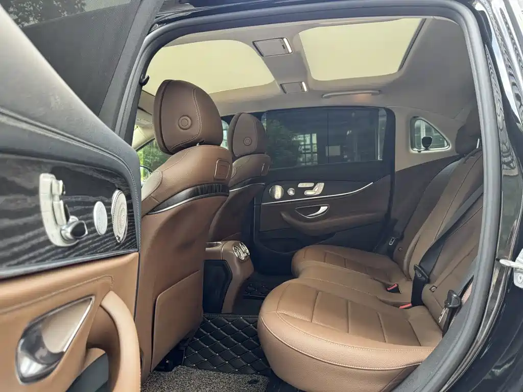 Mercedes-Benz E-Class — миниатюра 7