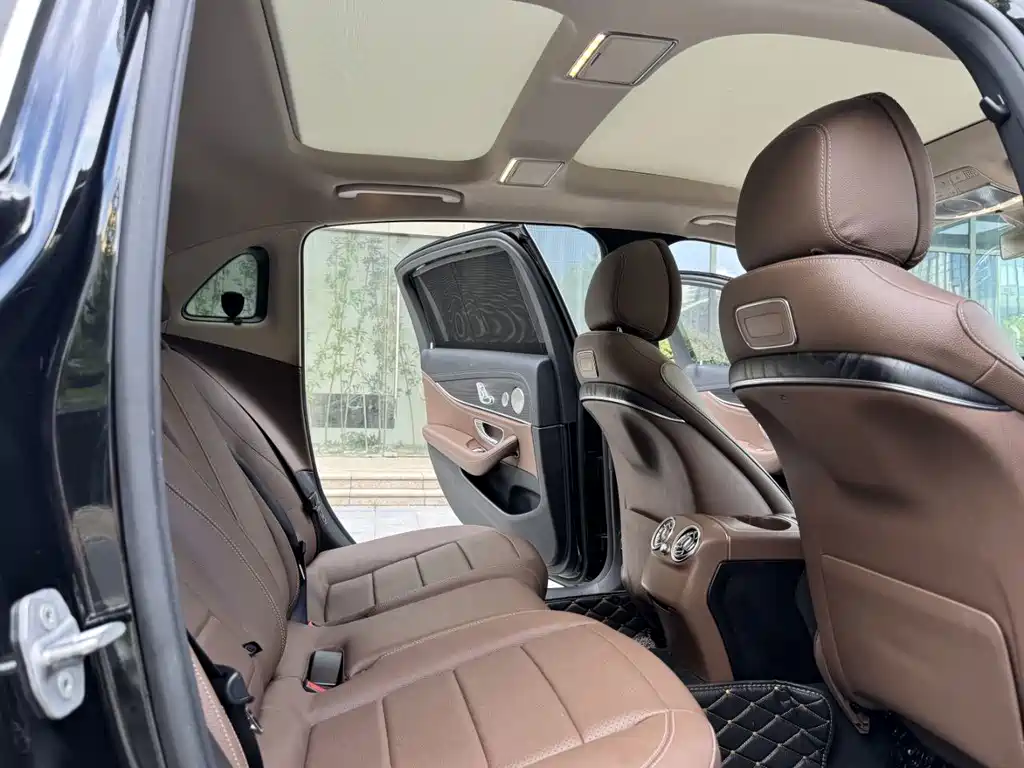 Mercedes-Benz E-Class — миниатюра 9