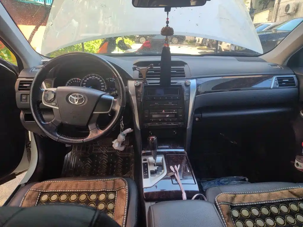 Toyota Camry — миниатюра 5