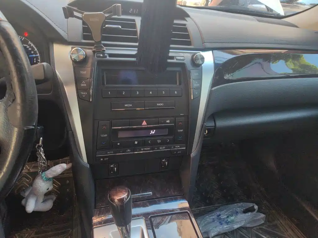 Toyota Camry — миниатюра 9