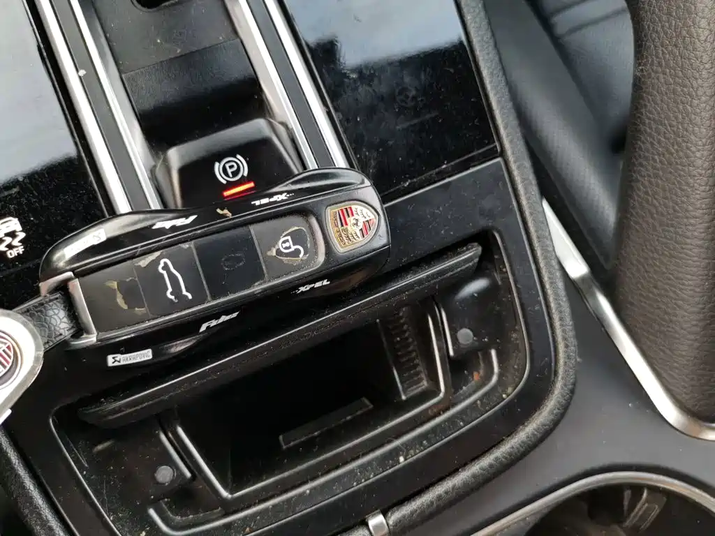 Porsche Cayenne — миниатюра 9