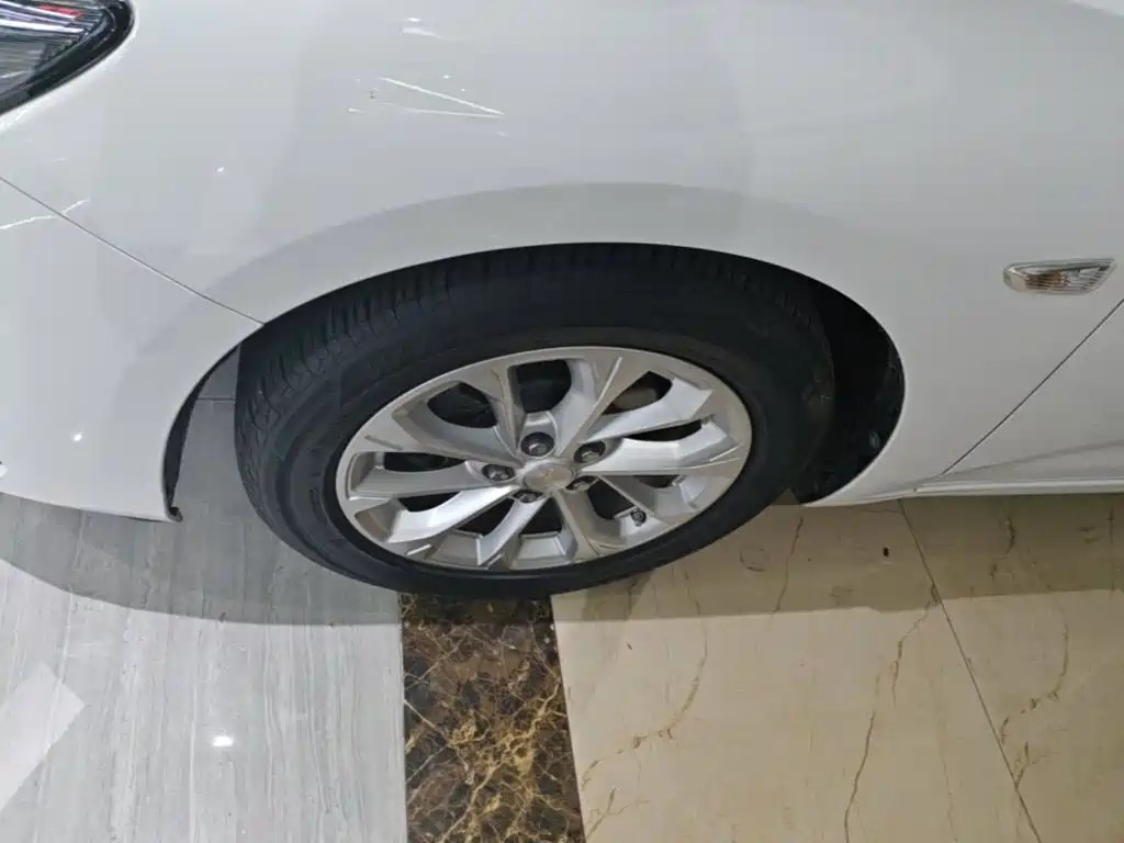 Chevrolet Monza — миниатюра 23