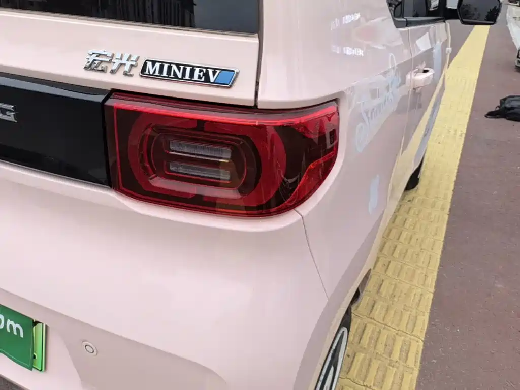 Wuling MINIEV — миниатюра 8