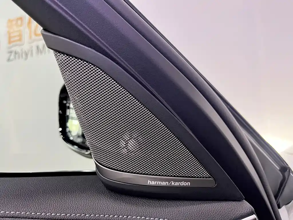 BMW 5 Series — миниатюра 10