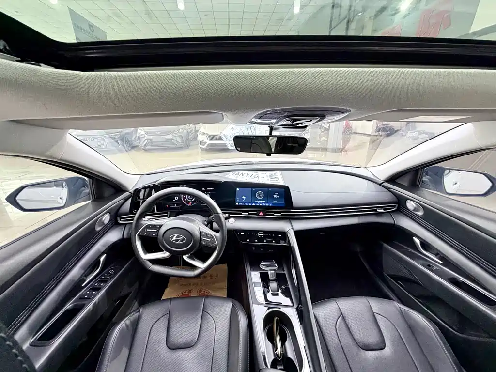 Hyundai Elantra — миниатюра 9