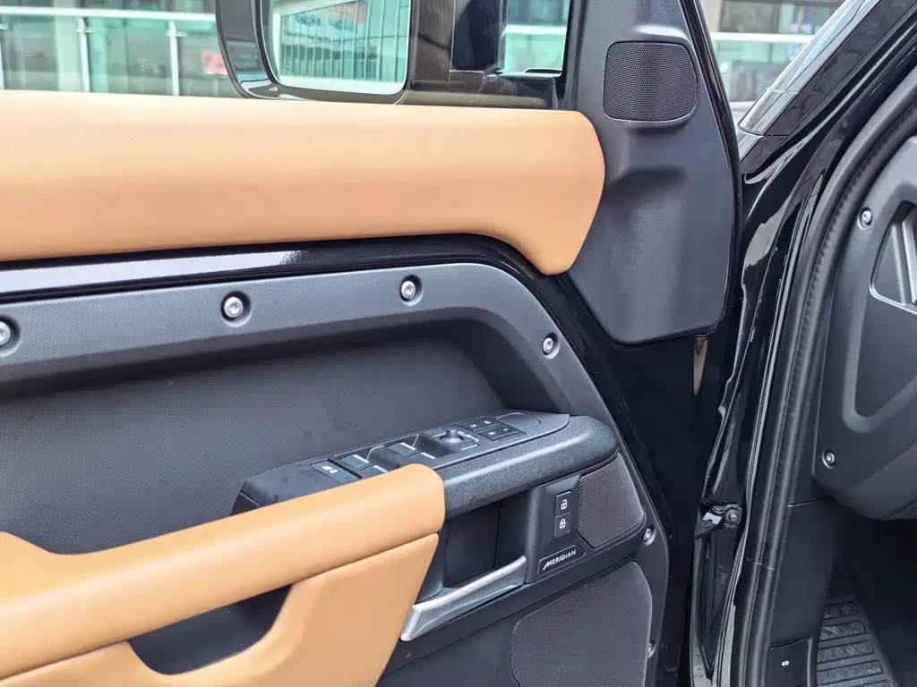 Land Rover Defender — миниатюра 9