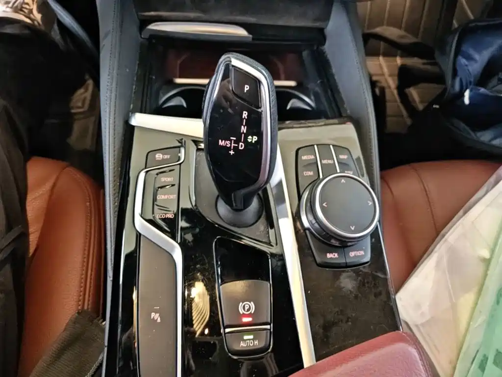 BMW 5 Series — миниатюра 14