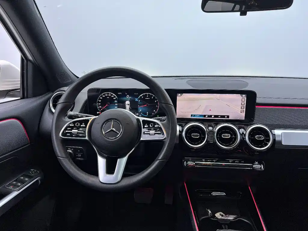MERCEDES-BENZ GLB