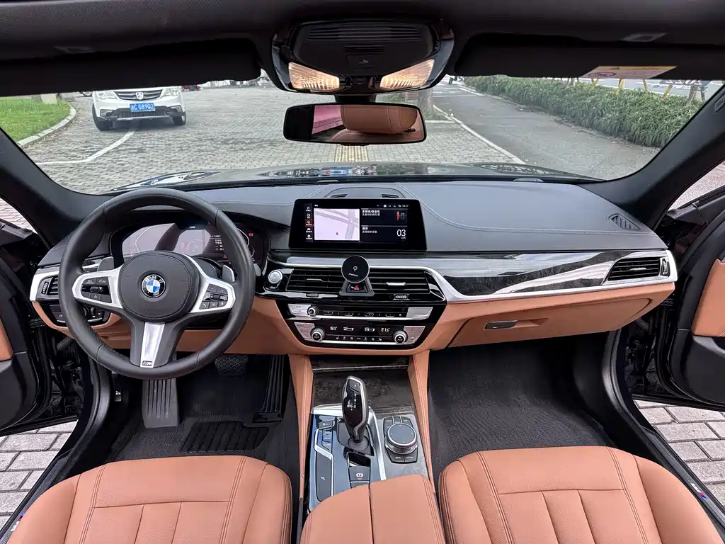 BMW 5 Series — миниатюра 5