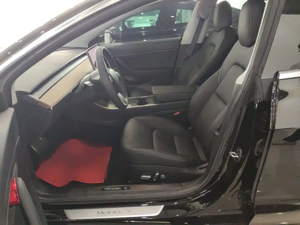 Tesla Model 3 — миниатюра 12