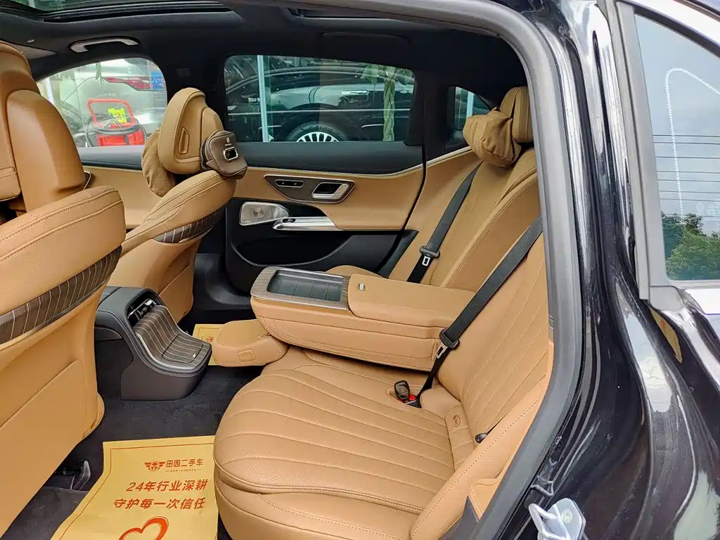 Mercedes-Benz E-Class — миниатюра 8