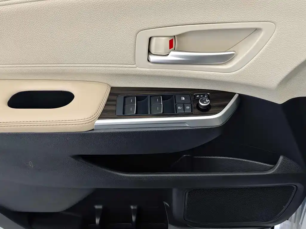 Toyota Sienna — миниатюра 14