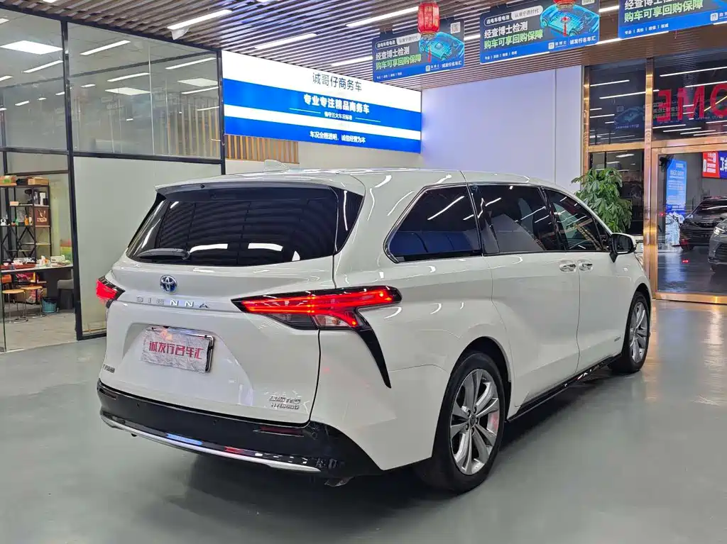 Toyota Sienna — миниатюра 21